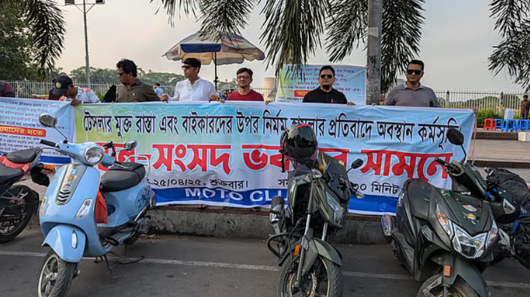প্রধান সড়কে ব্যাটারিচালিত রিকশা বন্ধের দাবি বাইকারদের